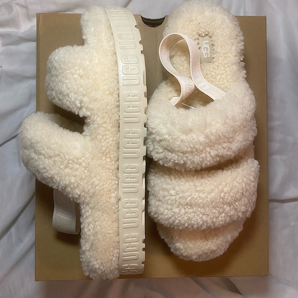NWT UGG platform cream beige fluffy slippers